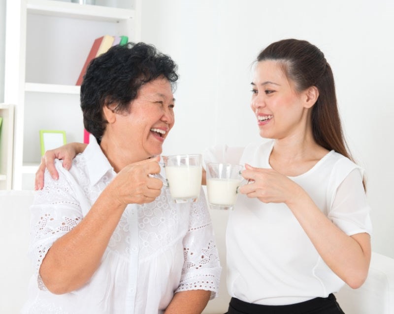 Japanese ladies drinking milk 
